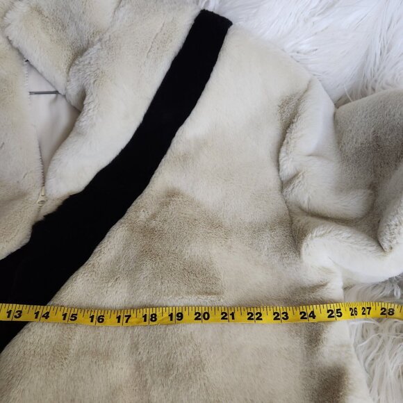 Nike Essentials Women's XL Big Swoosh Faux Fur Logo Full Zip Jacket - Picture 5 of 16